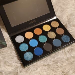 NEW Hipdot eyeshadow palette in shades of blue